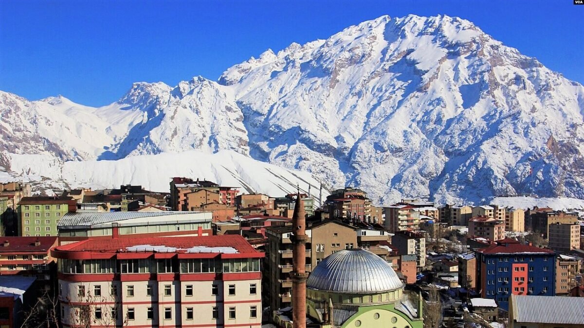 Hakkari'de Kaybolan Dağcı İçin Arama Devam Ediyor