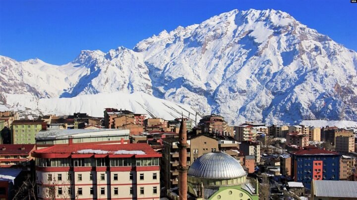 Hakkari'de Kaybolan Dağcı İçin Arama Devam Ediyor