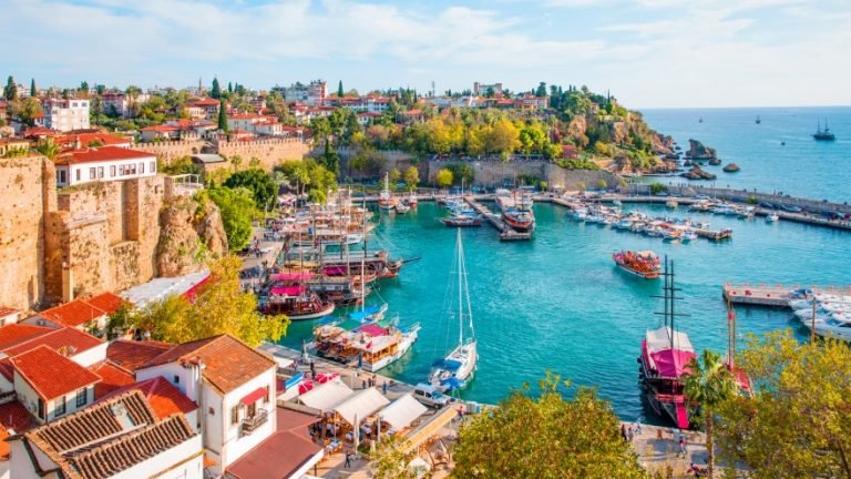 Antalya Eğitim ve Araştırma Hastanesi acilinde yoğunluk