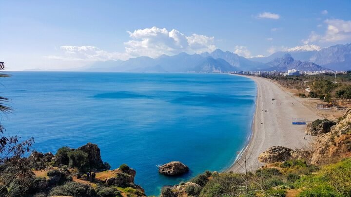 Antalya'daki orman yangını kontrol altında