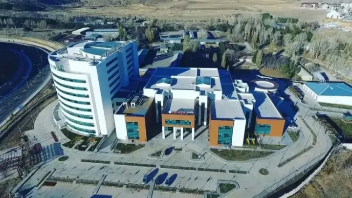 Bayburt Milletvekili Orhan Ateş Tekstil Fabrikasını Ziyaret Etti