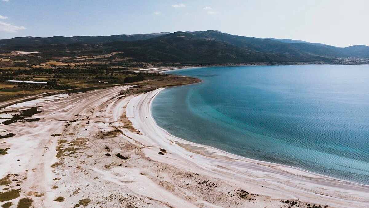 BURDUR'DA TRAFİK KAZASI: 4 KİŞİ YARALANDI