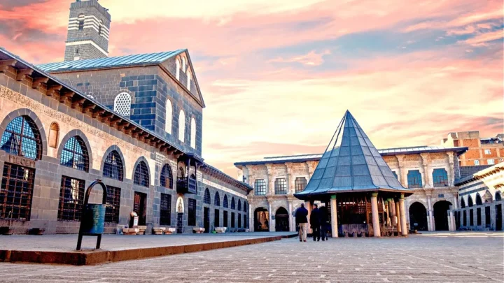 Diyarbakır'da Silahlı Kavga: 2 Ölü, 5 Tutuklama