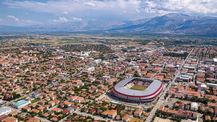 Erzincan-Sivas kara yolunda heyelan engeli