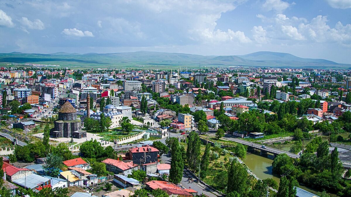 Kars'ta Trafik Kazası: 2 Yaralı