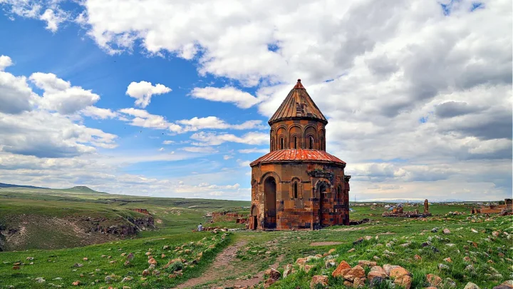 Kars'ta Şiddetli Yağmur ve Dolu Hayatı Durma Noktasına Getirdi