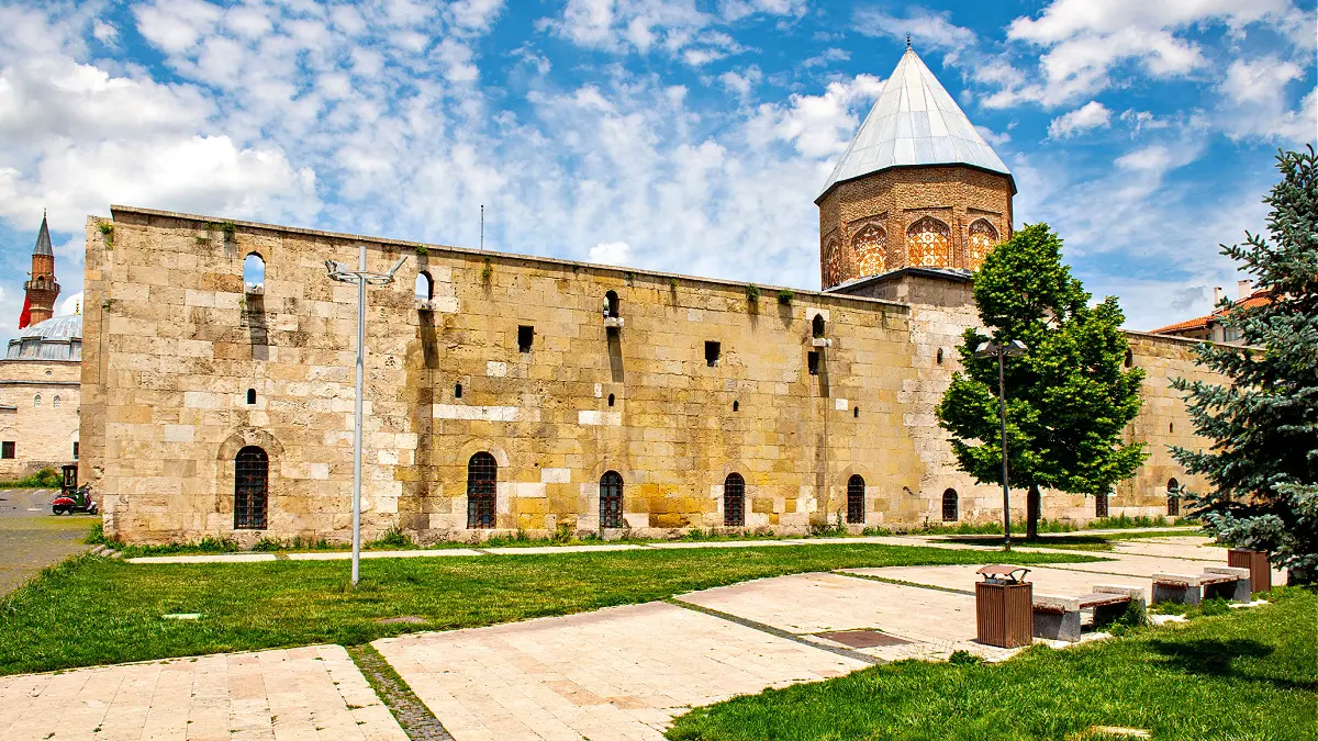 Sivas'ta yolcu minibüsü devrildi: 4 ölü, 10 yaralı