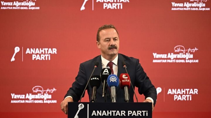 Ağıralioğlu: Davutoğlu'na soruşturma Türkiye'yi demokrasi ayıplı ülkeler ligine düşürür